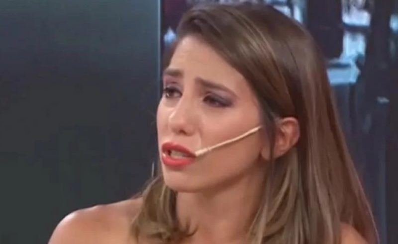 En Crisis Cinthia Fern Ndez Abandon El Estudio De Pasapalabra Vio Algo En El Tel Fono Y Se