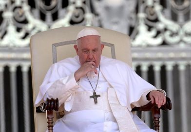 El papa Francisco se recupera con fisioterapia, misa y trabajo